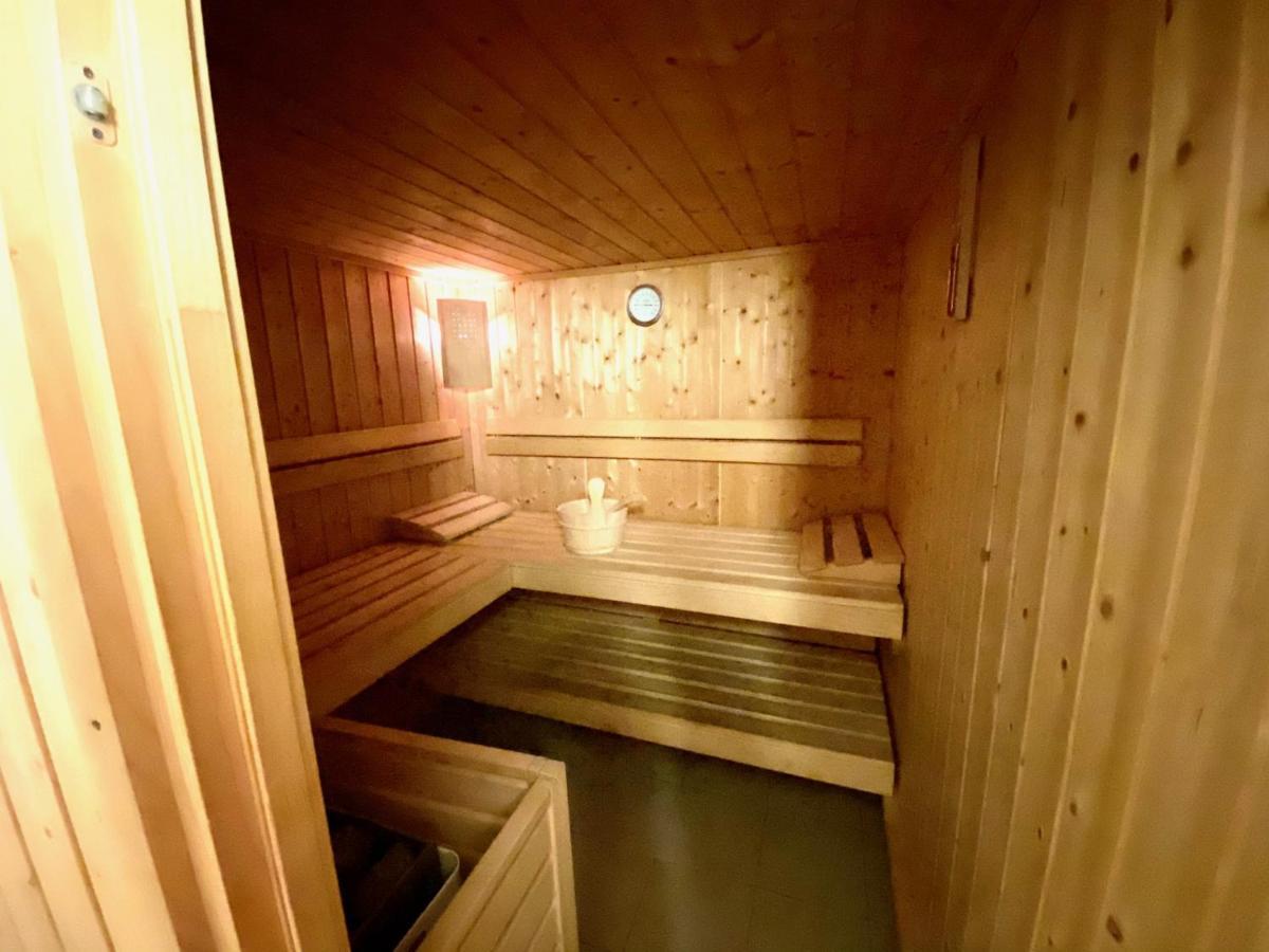 In Sleeping 12 With Sauna Chalet *