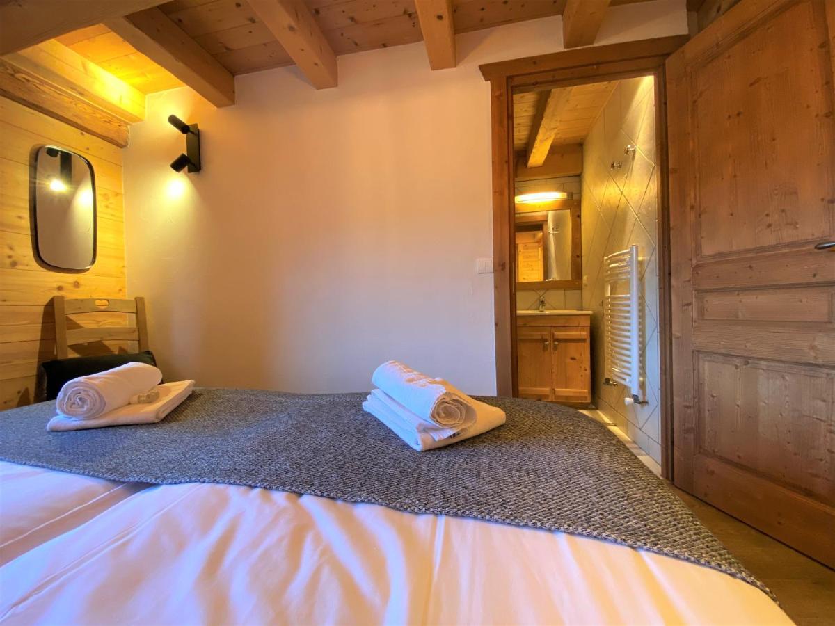 Chalet In Sleeping 12 With Sauna